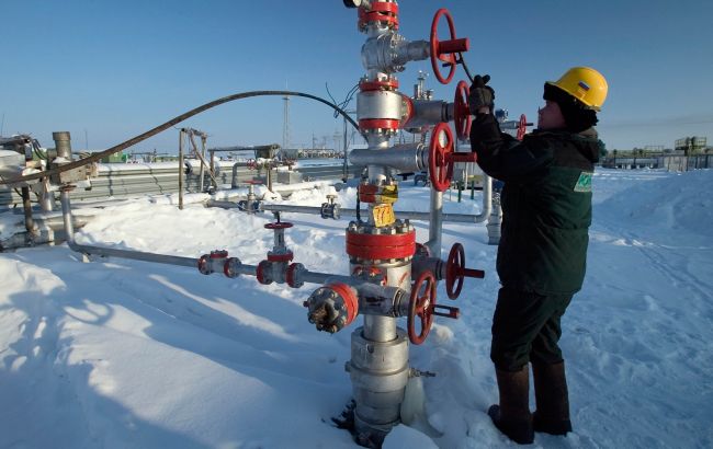 Россия продает нефтепродукты по теневым схемам в обход санкций, - Bloomberg
