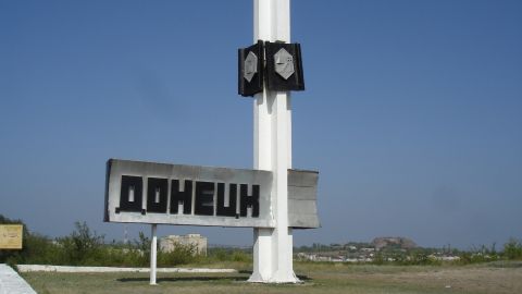 У Донецьку розвалюється відомий готель. Дивіться на фото, що від нього залишилося