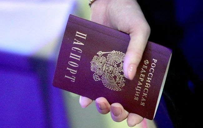РФ может раздать на оккупированном Донбассе около 300 тыс. паспортов - командующий ОС