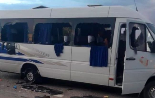 Російські окупанти розстріляли мікроавтобус з виховательками дитячого будинку під Миколаєвом