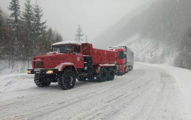 Негода в Україні: на Закарпатті частково поновлено рух великовагового транспорту