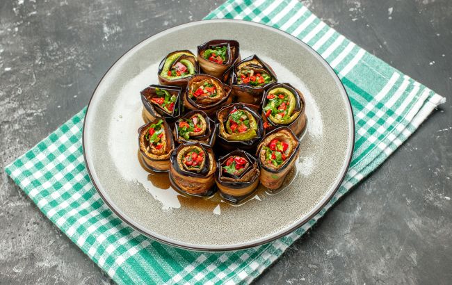 Баклажанові рулети з фаршем на шампурах: рецепт смачної закускии для пікніка