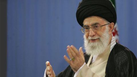 Верховный лидер Ирана потребовал опубликовать данные о сбитом самолете