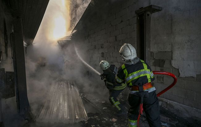 В Кривом Роге произошел пожар в многоквартирном доме: есть погибшая и пострадавшие