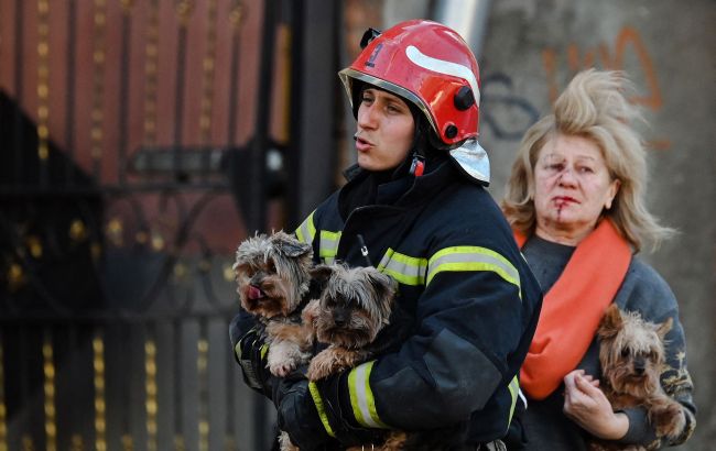 Как себя вести, если ракетный удар или артобстрел застал на улице: главные правила