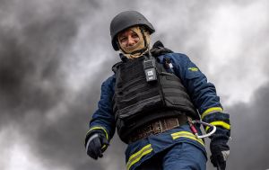 В Луцке на фоне атаки дронов прогремели взрывы: произошел пожар