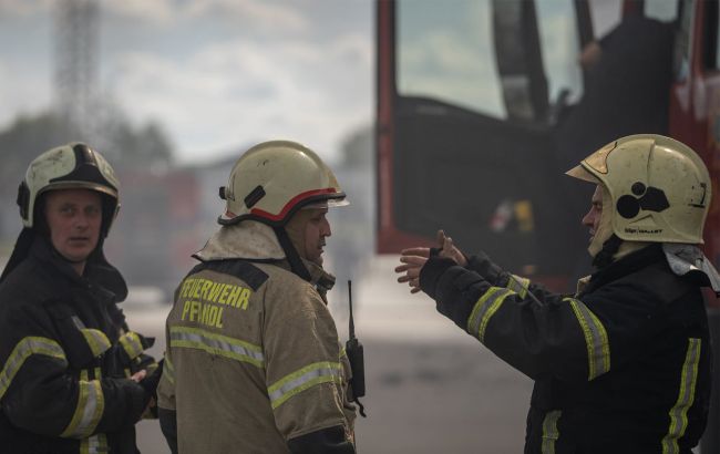 Ворог атакував Бровари, містян просять зачинити вікна