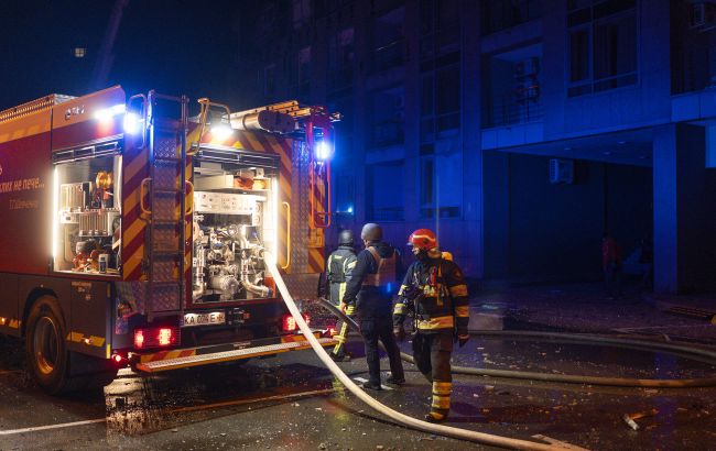 Журналист вынес 4-летнюю девочку из горящей квартиры после удара дрона: что известно