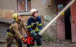 Тревога длилась более 2 часов, пожар до сих пор гасят. Подробности ночного обстрела Львова