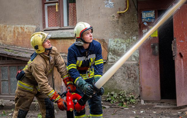 В Кривом Роге произошел пожар в многоэтажке: пострадали женщина и трое детей