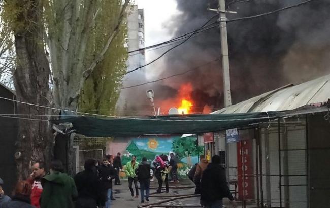 В Одесі в результаті пожежі на ринку постраждали двоє поліцейських