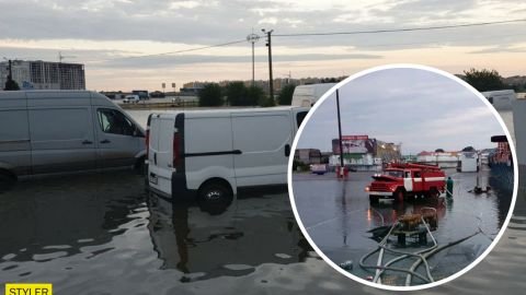 В Одессе ливень наделал бед на рынке "7 километр": образовалось огромное озеро (фото)