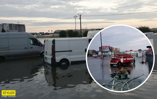 В Одессе ливень наделал бед на рынке "7 километр": образовалось огромное озеро (фото)