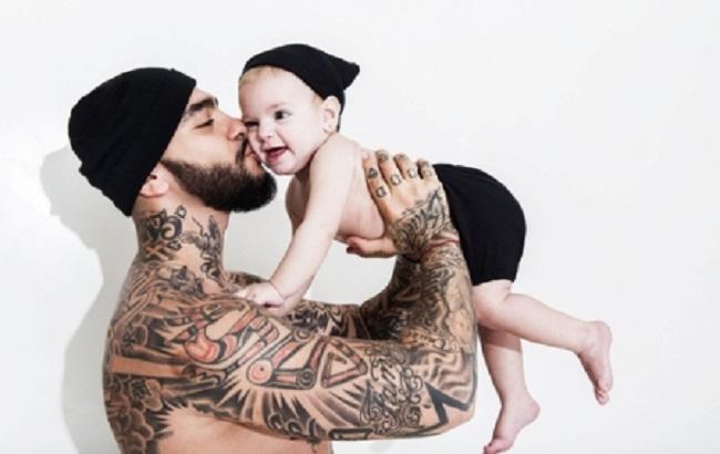 Тимати одел свою дочь в вышиванку