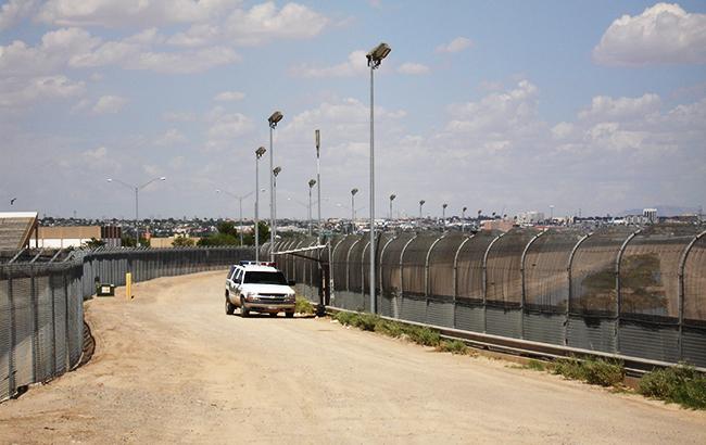 В США пограничники обнаружили 60 мигрантов в рефрижераторе