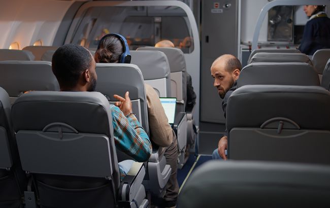 Эксперты назвали самое безопасное место в самолете: бронируйте при покупке билета именно его
