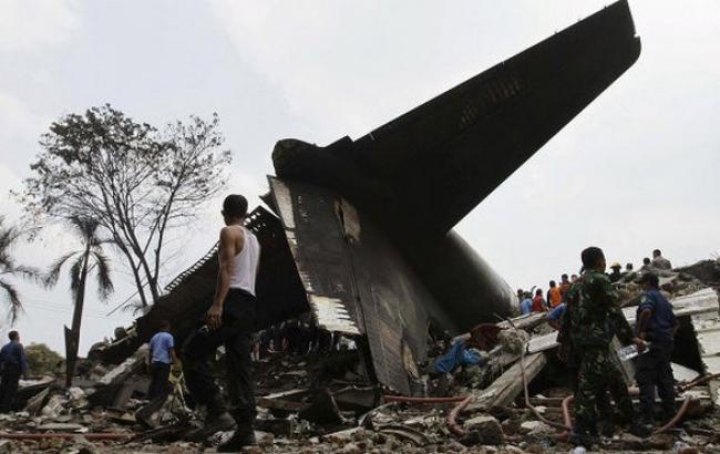 В Индонезии разбился самолет, погибли 13 военных