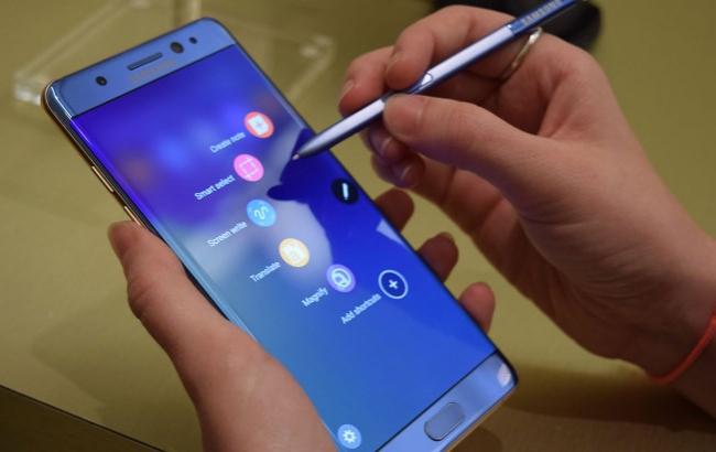 Samsung надсилає вогнетривкі пристосування власникам Galaxy Note 7