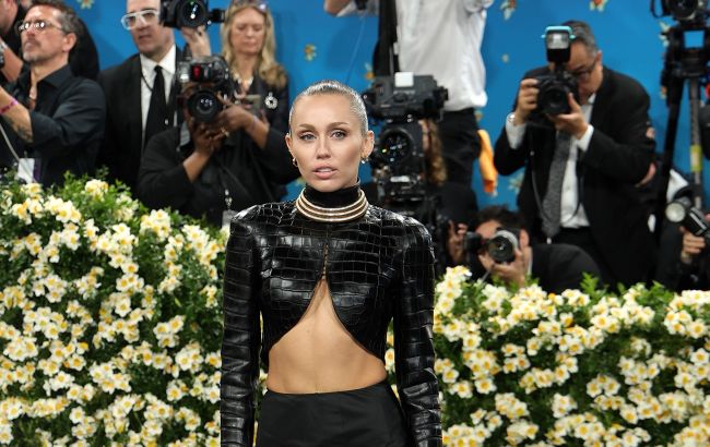 Майли Сайрус во второй раз выходит замуж: как выглядит драгоценное обручальное кольцо (фото)