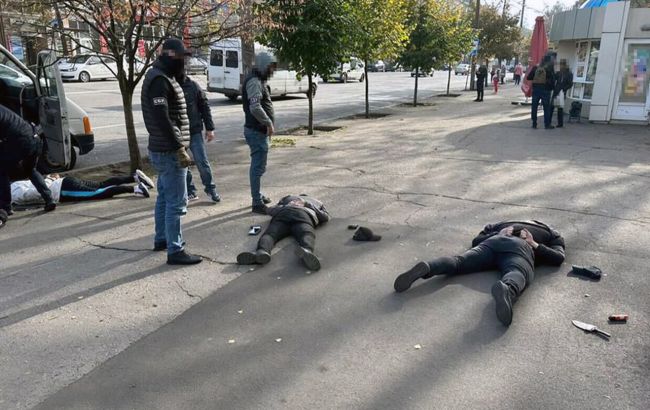 Хотели "отжать" бизнес автоперевозчиков. СБУ задержала рэкетиров из Запорожья