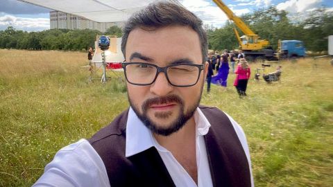 "Зеленые человечки" в Крыму напали на сестру ведущего "плюсов": не понимала, что происходит