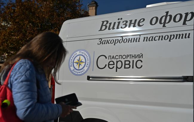 Де за кордоном можна відновити українські права водія: всі адреси