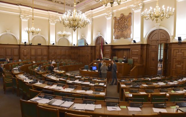 Сейм Латвии разрешил передавать Украине движимое имущество парламента
