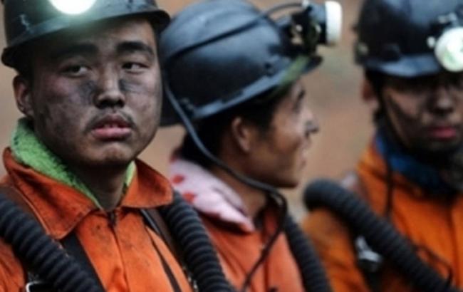 У Китаї в результаті обвалу ґрунту загинули 19 шахтарів
