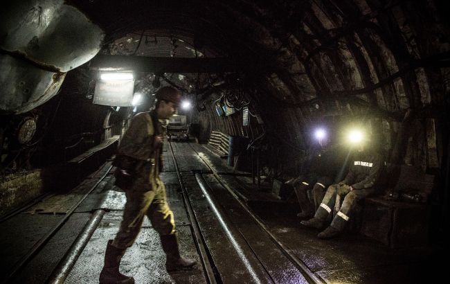 Звільняють робітників та закривають шахти. Окупанти нищать вугільну промисловість в Україні