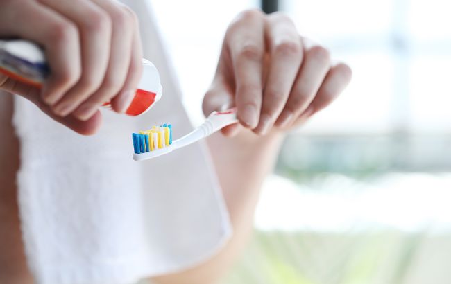 Тайна раскрыта: названа зубная щетка, которая портит зубы и их эмаль