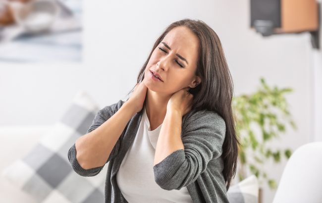 Що робити, якщо постійно болить шия? 5 ефективних вправ