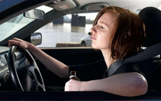 Фото: Нетрезвая женщина за рулем (balakovo24.ru)
