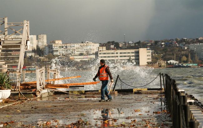 Небывалый масштаб разрушений. Как выглядит Крым после сильнейшего шторма в истории (фото, видео)