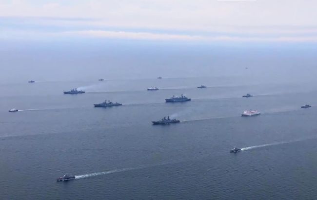 Только не в Черном море. Россия начала крупнейшие учения с участием 150 военных кораблей