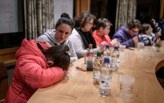 Украинских беженцев в Швейцарии перестают размещать в семьях: причины