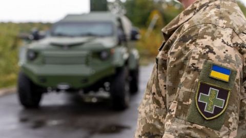 В Украину приехала уникальная бронированная "скорая" за 9,5 млн: как она выглядит
