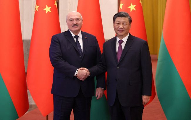 Лукашенко предложил поставить в Минске памятник Си Цзиньпину