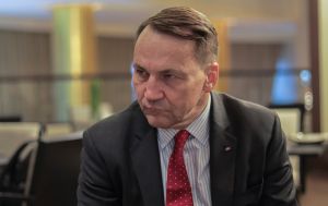 Сікорський закликав обговорити перехоплення російських ракет над Україною