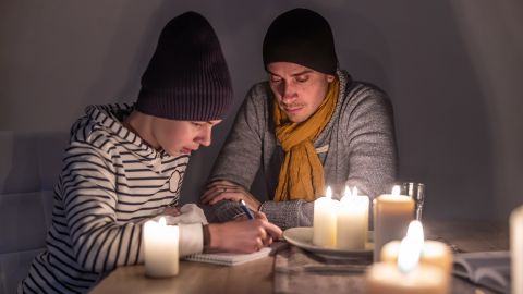 Світло вимикатимуть, але не всім: як діятимуть графіки 15 лютого