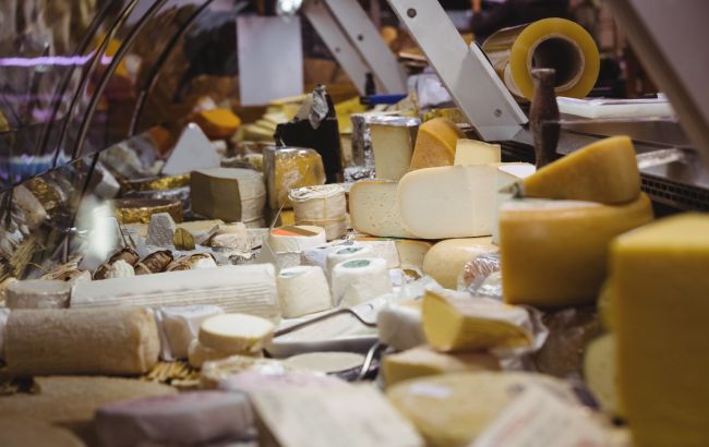 Назван сыр, содержащий в разы больше белка, чем яйца: это протеиновая бомба!