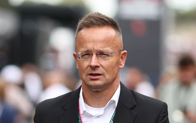 Скандальний Сійярто вирішив піти з політики