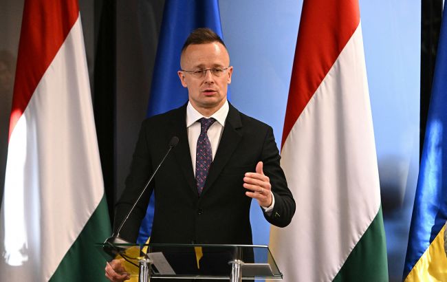 Сийярто заявил, что Венгрия не будет помогать Украине вооружением