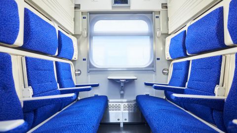 Поїзд УЗ поїхав раніше графіка з речами спантеличених пасажирів: усі деталі