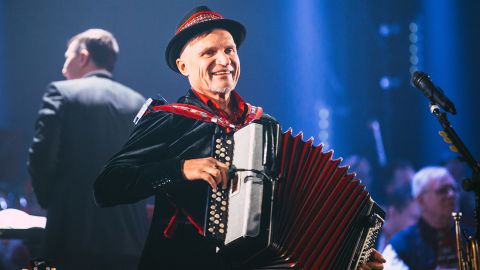 Олег Скрипка анонсировал большой весенний концерт с оркестром