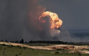Військові показали удар по мосту в Крим та 50 вантажівках з пальним (яскраве відео)