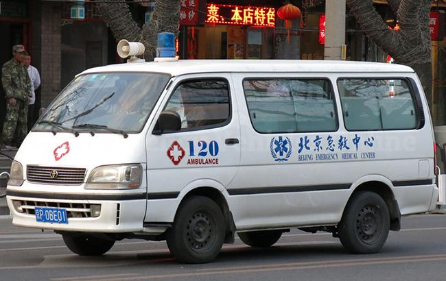 В Пекине мужчина напал на школу, ранены 20 детей