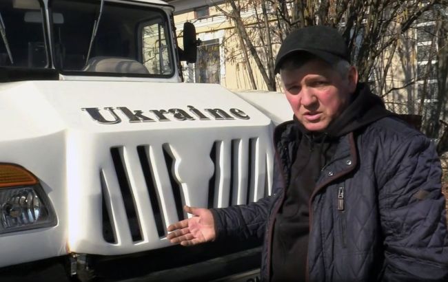 Автоизобретатель продает уникальный внедорожник-гигант, чтобы помочь ВСУ (видео)