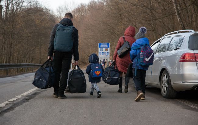 Беженцам из Украины разрешили жить и работать в ЕС до 3 лет