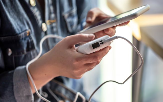 Не кладіть ці предмети поруч зі смартфоном. Інакше можуть бути проблеми