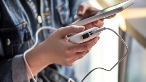 Ці популярні додатки швидко розряджають телефон: що варто зробити